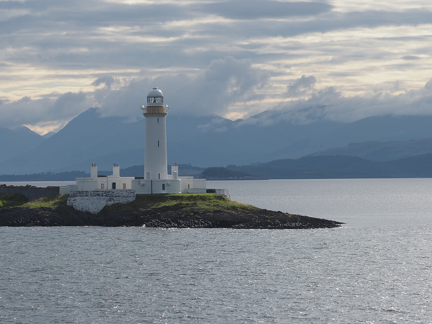 Phare au bord de la mer